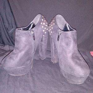 Groovie heels
